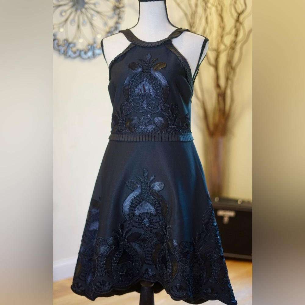 ALEXIS Valeria Black Embroidered Cocktail Dress Medium | Evening Luxe Cocktail
